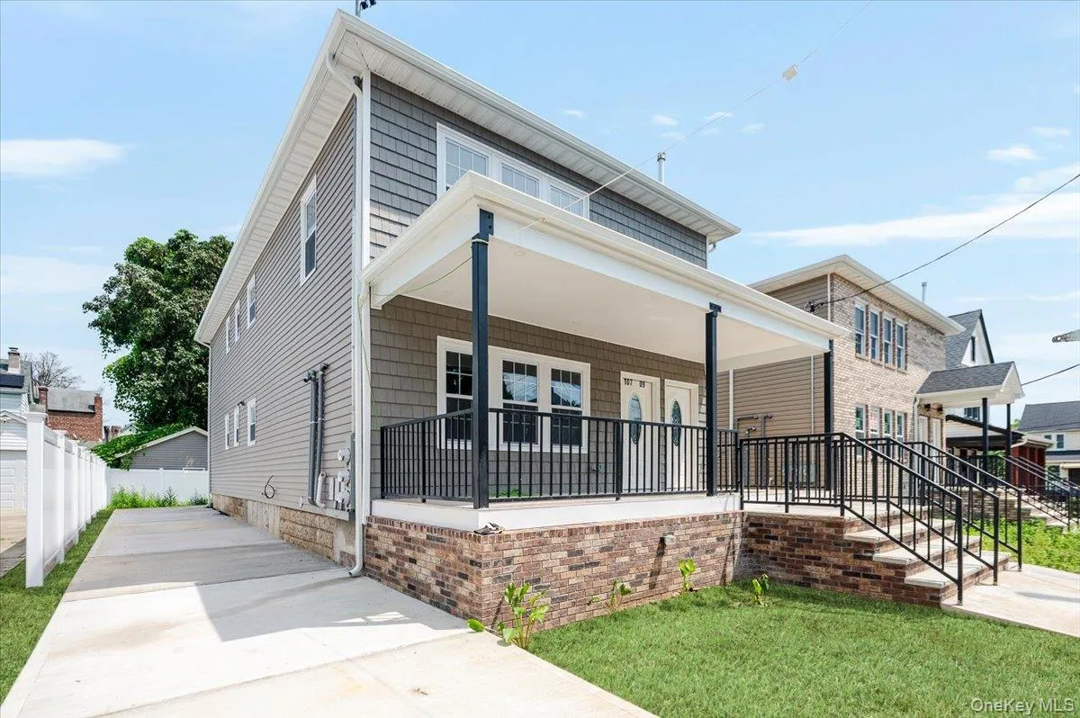 View of front facade with covered porch and driveway View of front facade with covered porch and driveway