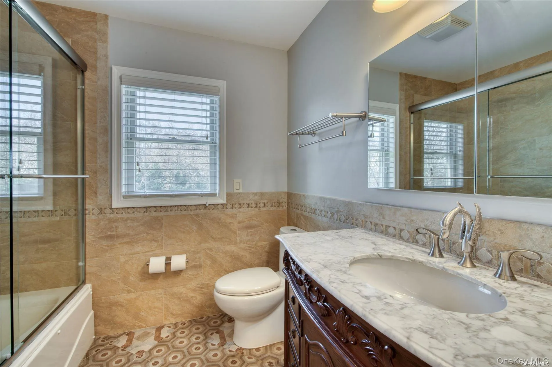 Full Bathoom with Tub Full Bathoom with Tub
