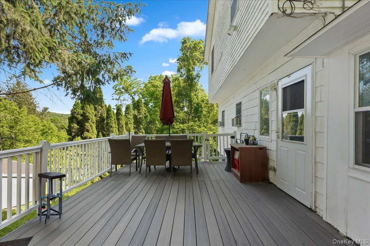 Deck with outdoor dining space Deck with outdoor dining space