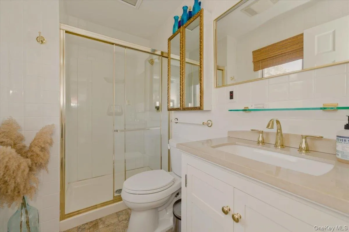 Full Bath Full Bath