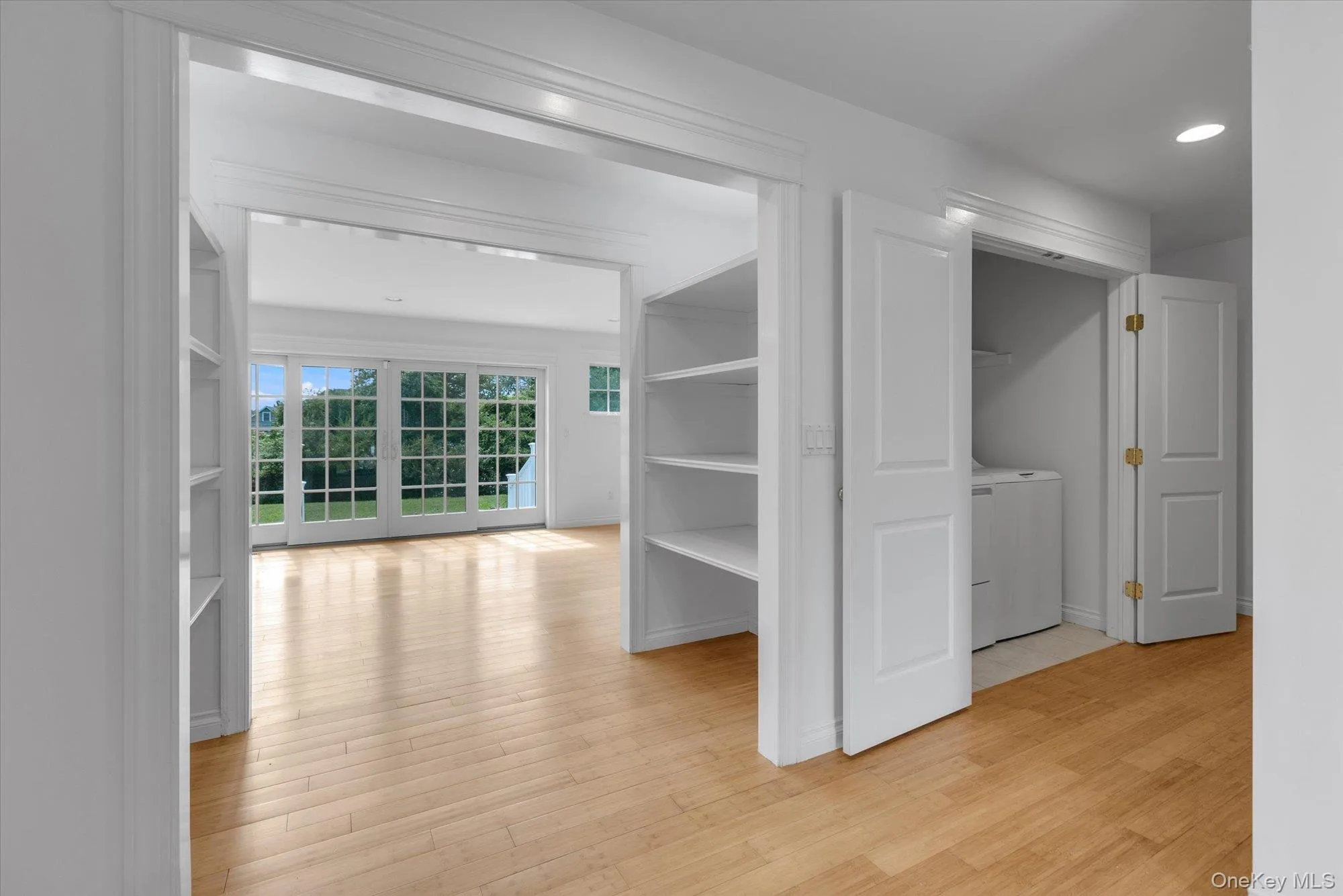Closet with washer / clothes dryer Closet with washer / clothes dryer