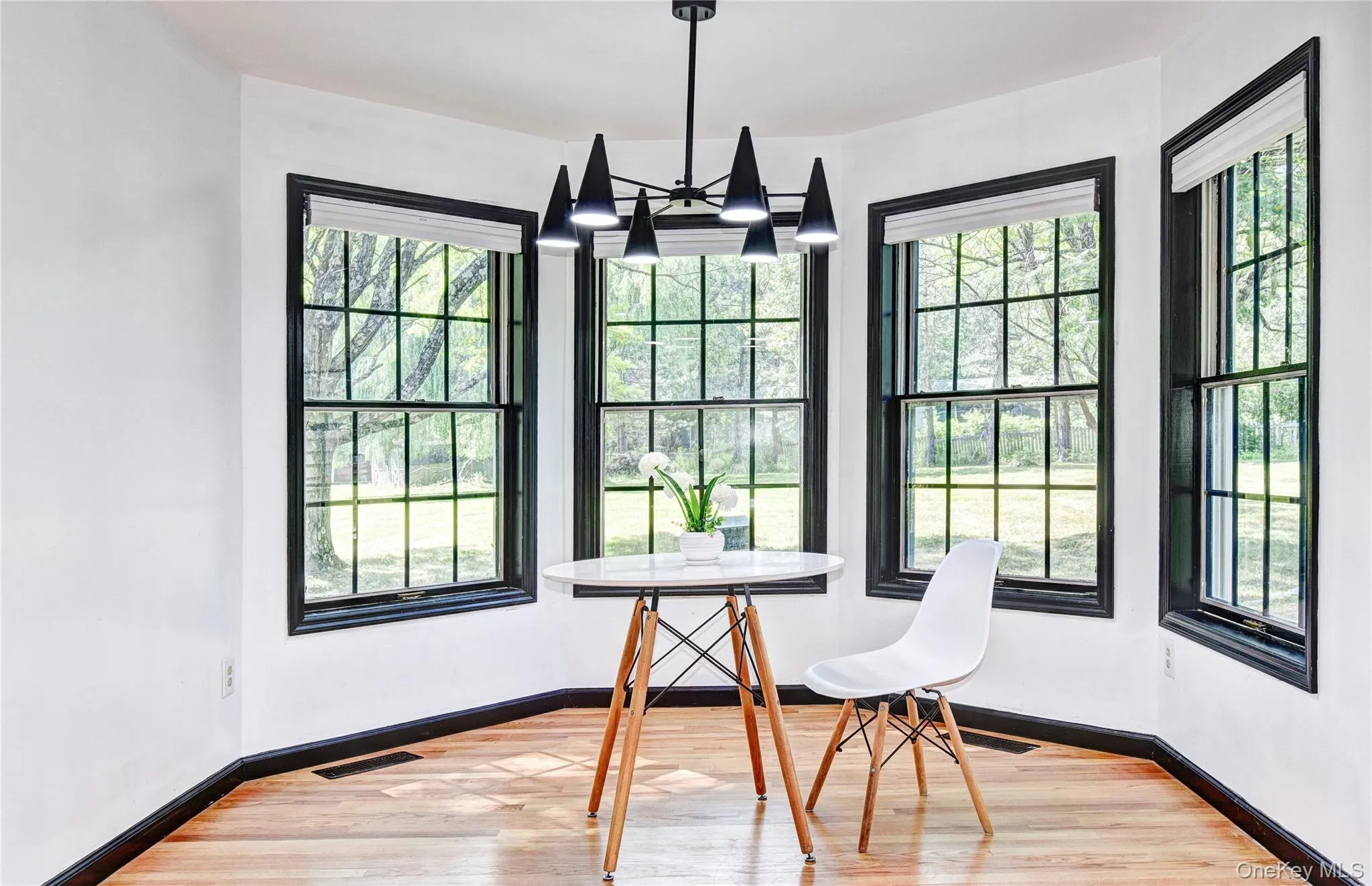 Eat in Kitchen Area Eat in Kitchen Area