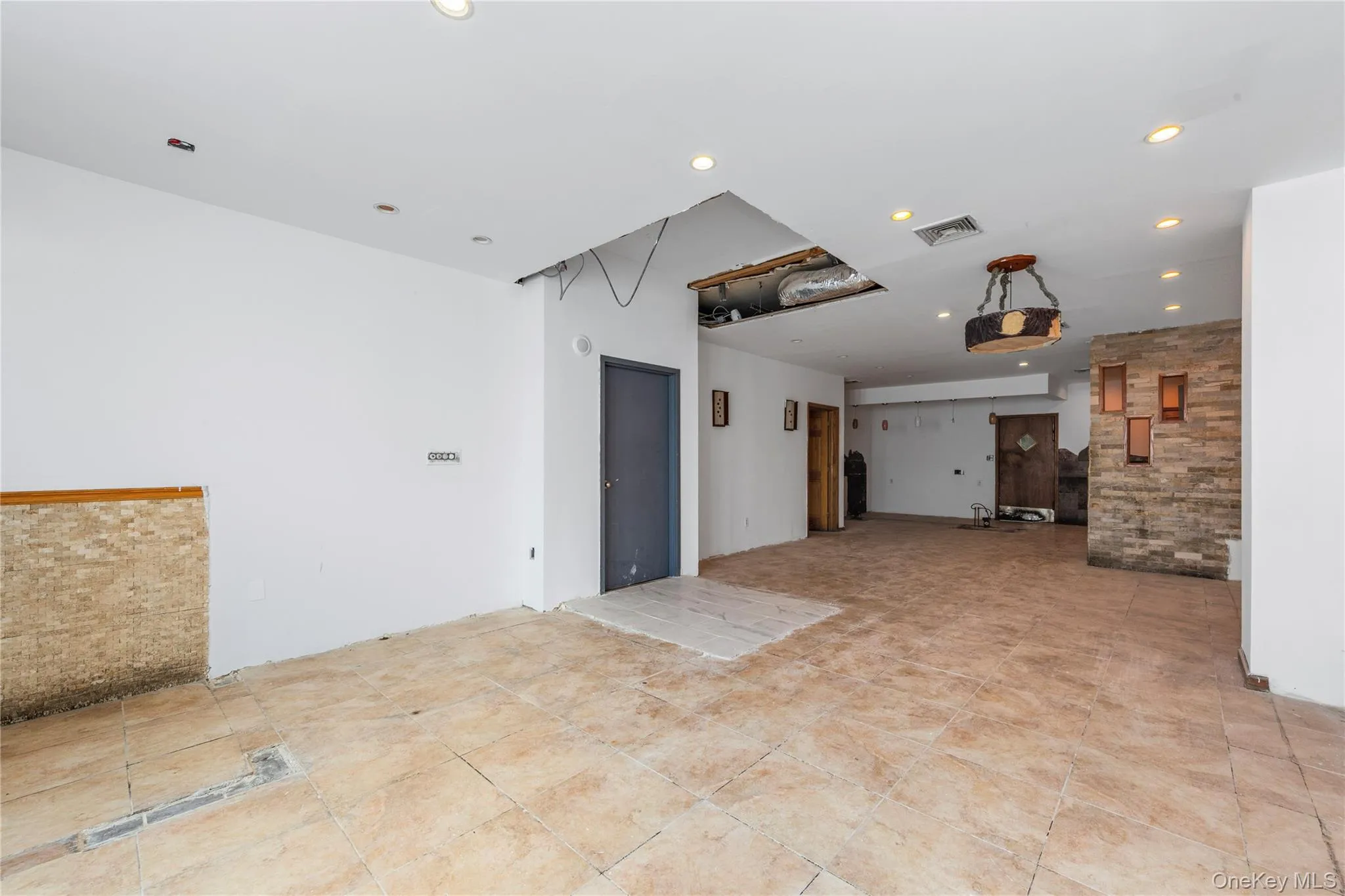 Spare room featuring recessed lighting Spare room featuring recessed lighting
