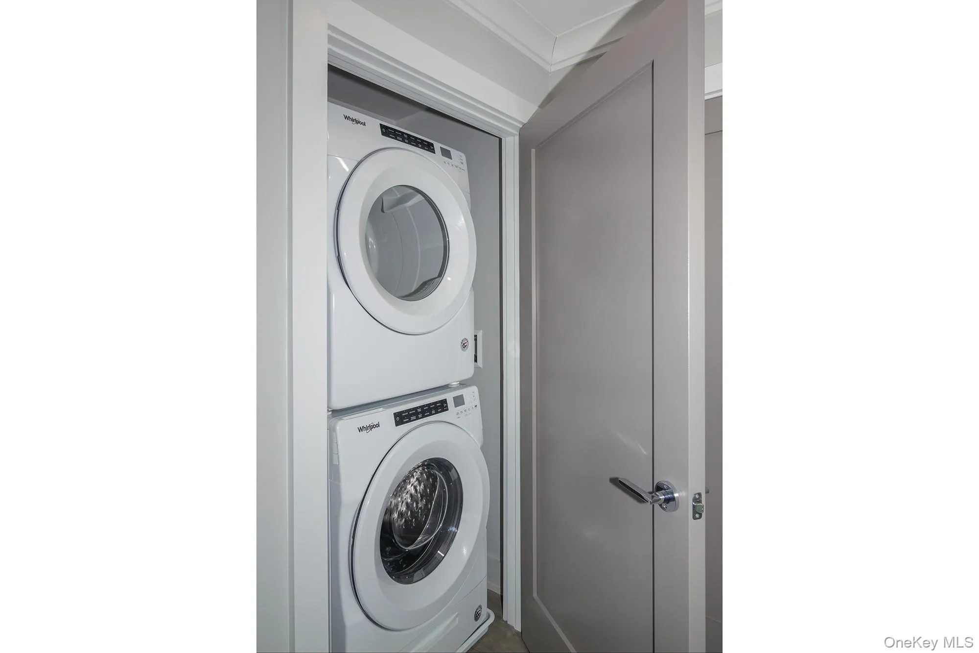 75 Circle Drive, Islip, NY, 2 Bedrooms Bedrooms, 4 Rooms Rooms,1 BathroomBathrooms,Residential Lease,Idx,Circle,0,901311 75 Circle Drive, Islip, NY, 2 Bedrooms Bedrooms, 4 Rooms Rooms,1 BathroomBathrooms,Residential Lease,Idx,Circle,0,901311