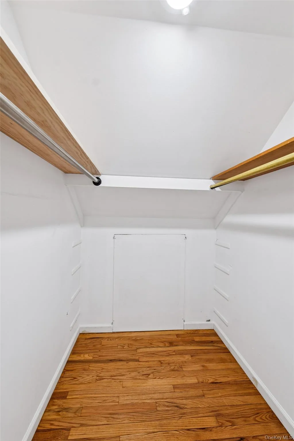 24 Waterside Avenue, Huntington, NY, 1 Bedroom Bedrooms, 2 Rooms Rooms,1 BathroomBathrooms,Residential Lease,Idx,Waterside,0,901906 24 Waterside Avenue, Huntington, NY, 1 Bedroom Bedrooms, 2 Rooms Rooms,1 BathroomBathrooms,Residential Lease,Idx,Waterside,0,901906