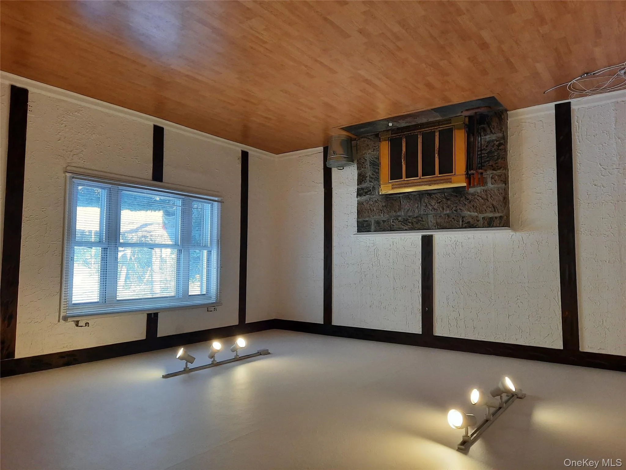 22 deepdale Drive, Huntington, NY, 2 Bedrooms Bedrooms, 5 Rooms Rooms,1 BathroomBathrooms,Residential Lease,Idx,deepdale,901986 22 deepdale Drive, Huntington, NY, 2 Bedrooms Bedrooms, 5 Rooms Rooms,1 BathroomBathrooms,Residential Lease,Idx,deepdale,901986