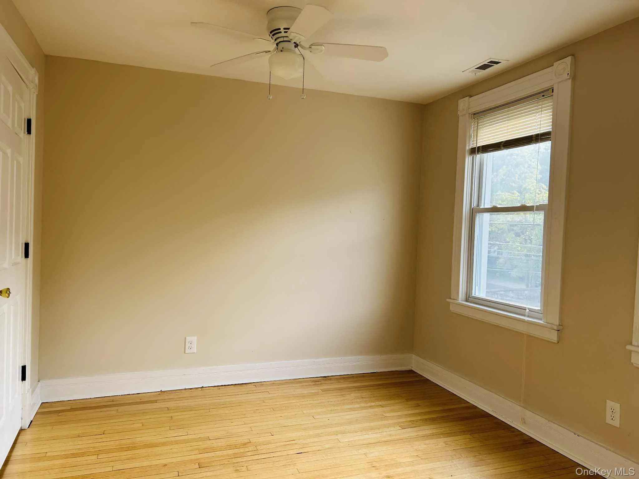 Unfurnished room featuring light wood-style flooring and a ceiling fan Unfurnished room featuring light wood-style flooring and a ceiling fan