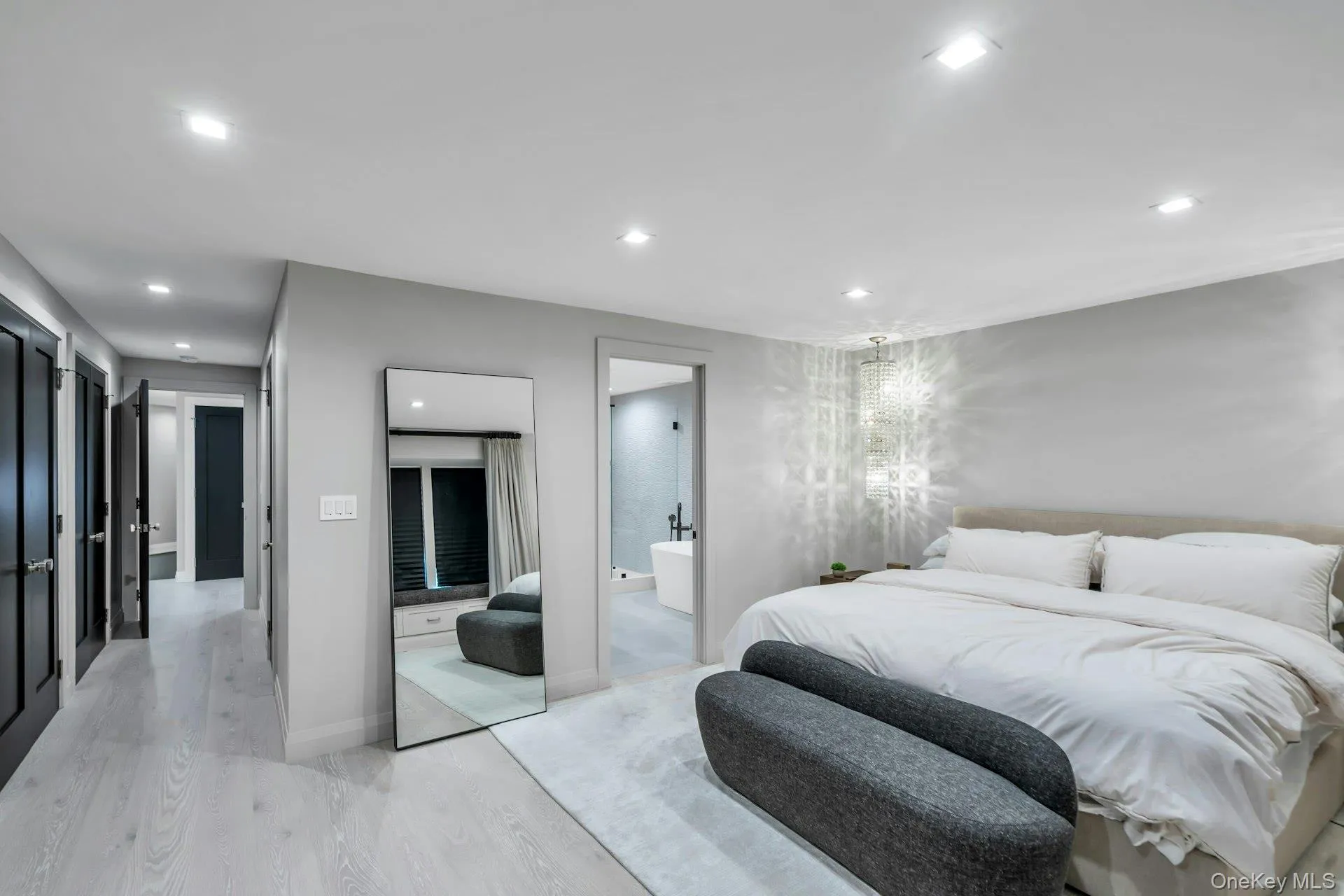 ensuite bath near bed ensuite bath near bed