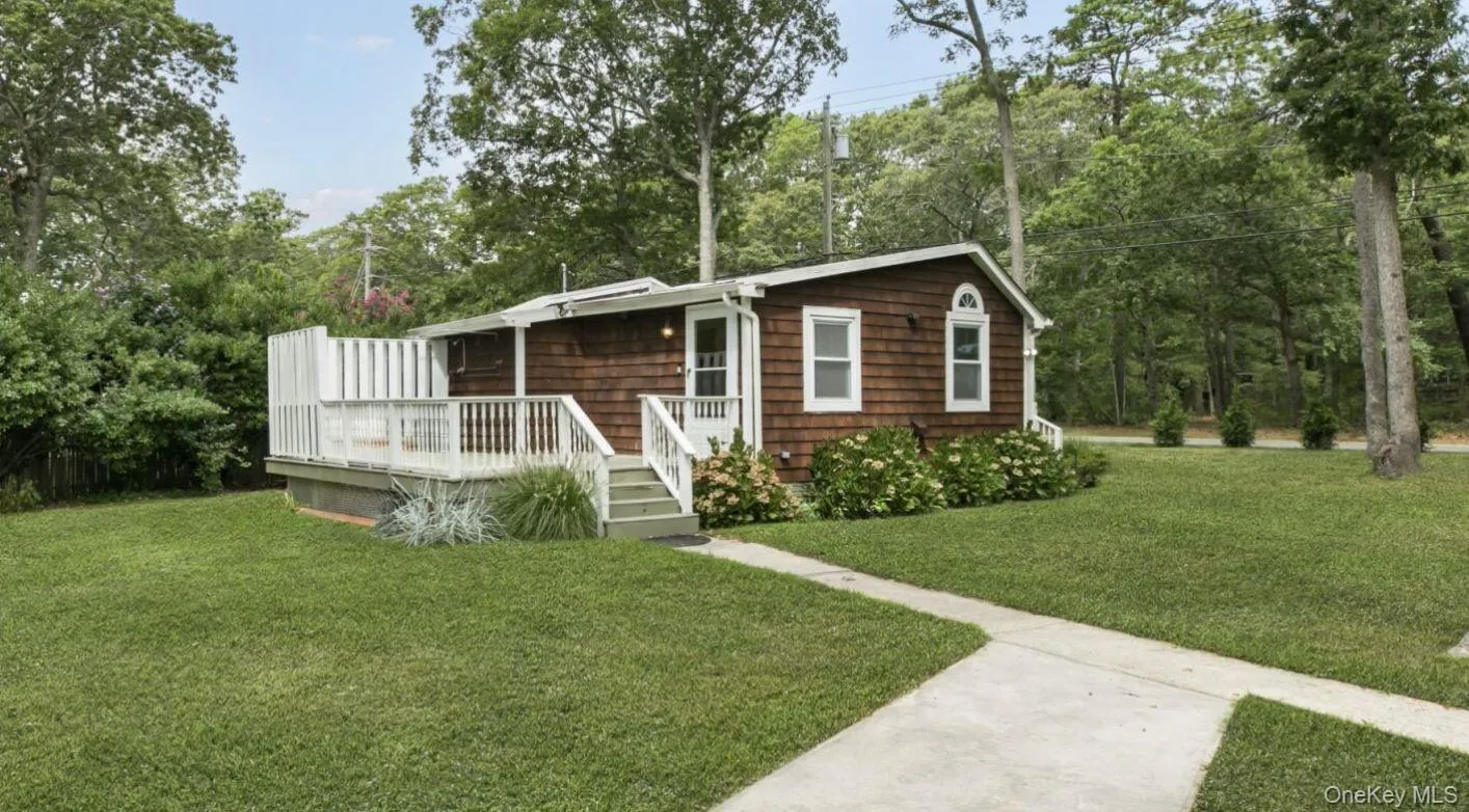 61 Squires Avenue, Southampton, NY, 2 Bedrooms Bedrooms, 5 Rooms Rooms,1 BathroomBathrooms,Residential Lease,Idx,Squires,0,902542 61 Squires Avenue, Southampton, NY, 2 Bedrooms Bedrooms, 5 Rooms Rooms,1 BathroomBathrooms,Residential Lease,Idx,Squires,0,902542