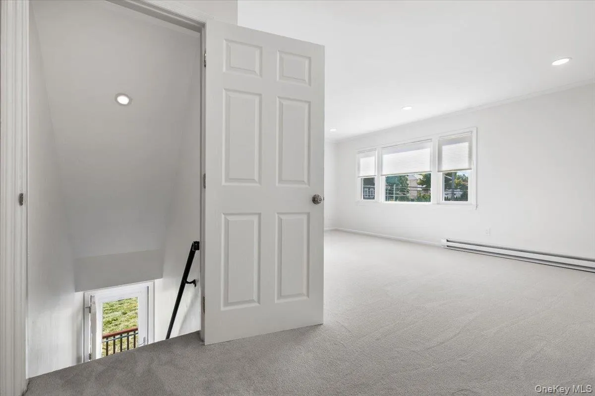 Entrance with view into the Living room. Entrance with view into the Living room.