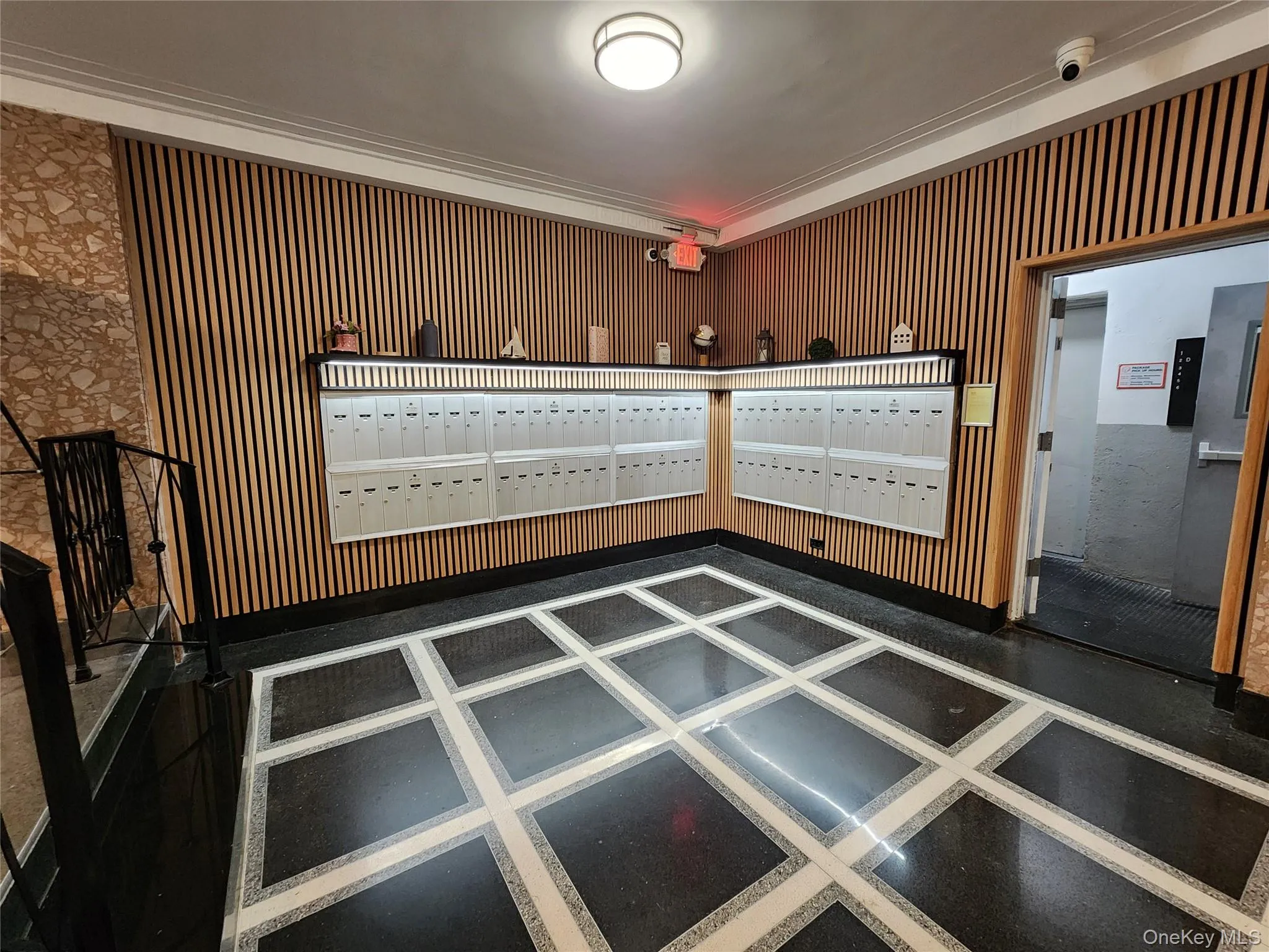 Surrounding community with mail area and crown molding Surrounding community with mail area and crown molding