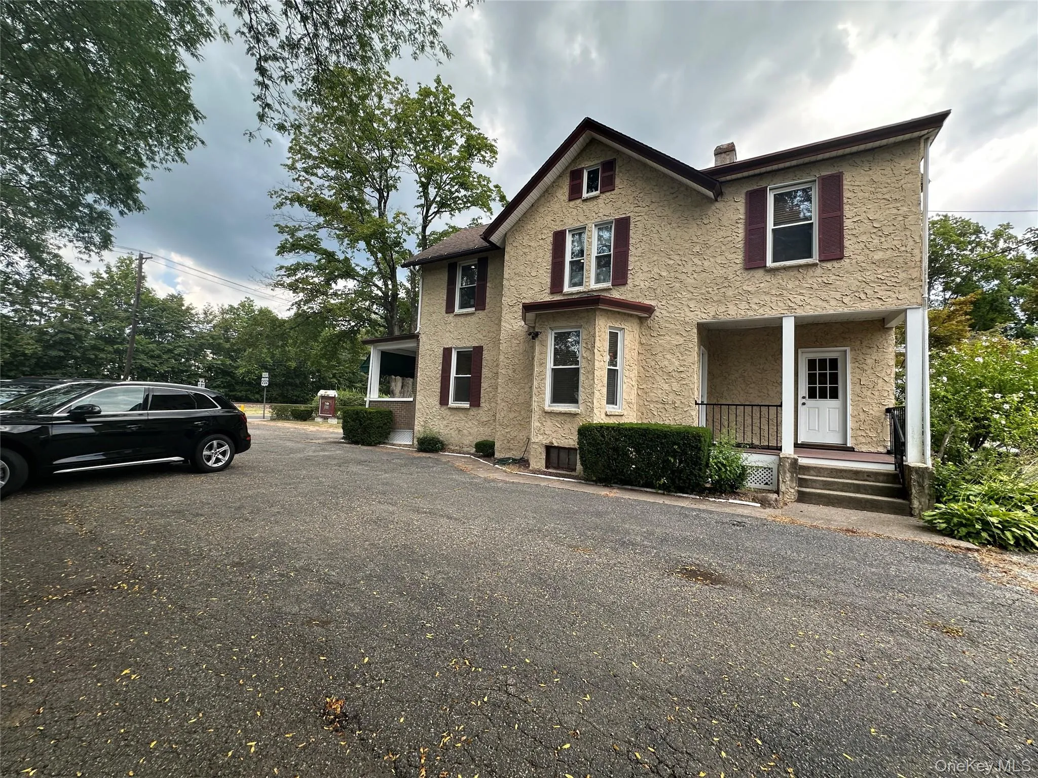 Ample parking for clients Ample parking for clients