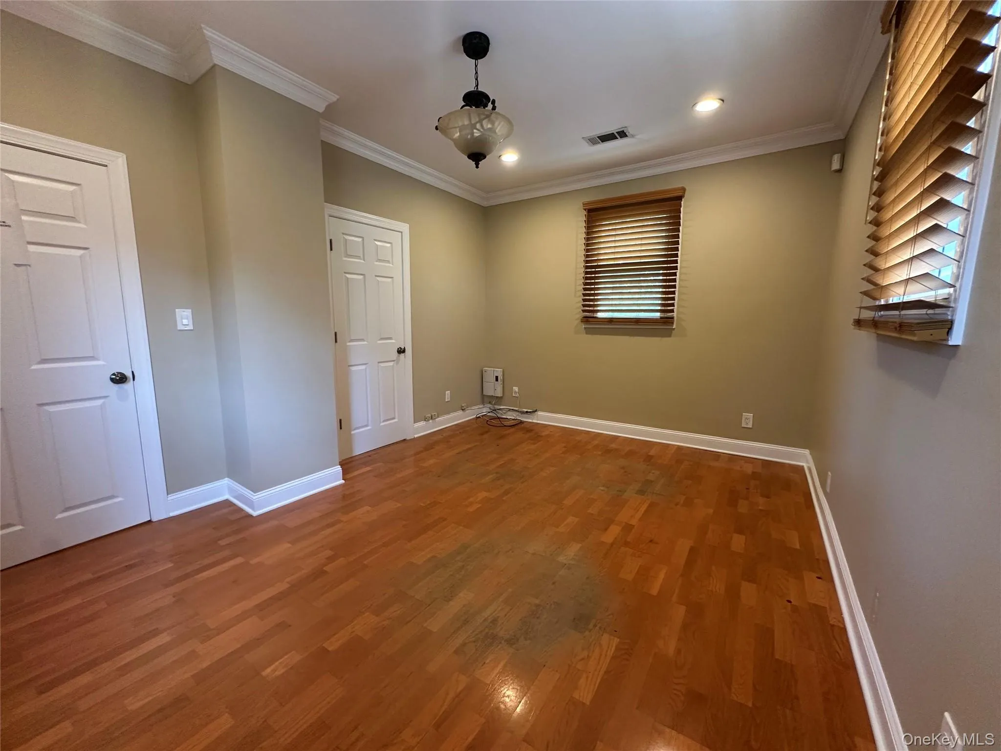Entry into conference rm and hallway leading to waiting rm Entry into conference rm and hallway leading to waiting rm