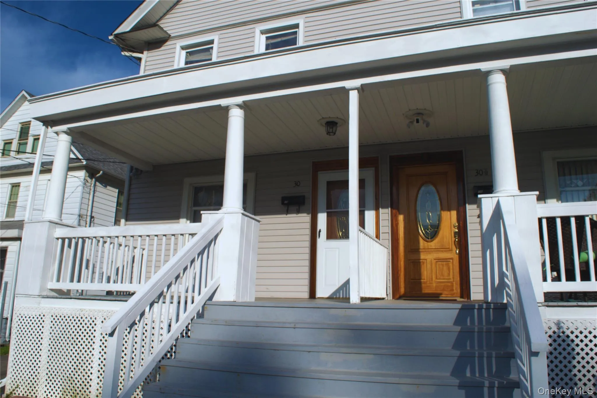 View of exterior entry with covered porch View of exterior entry with covered porch