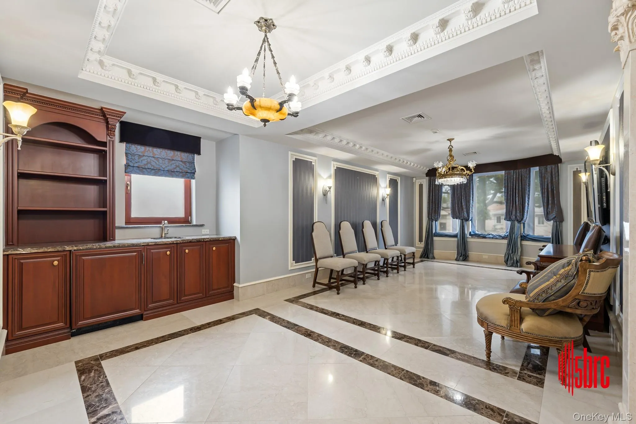 Lobby with a sink Lobby with a sink