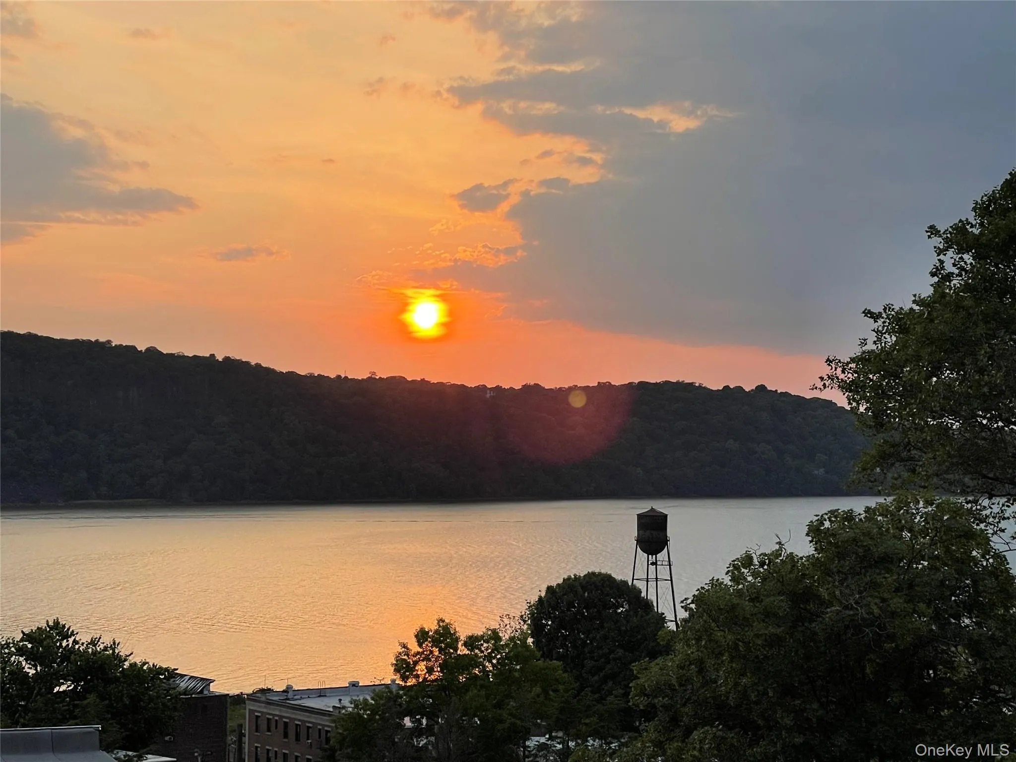Every evening ends with a front-row seat to spectacular Hudson River sunsets. Every evening ends with a front-row seat to spectacular Hudson River sunsets.