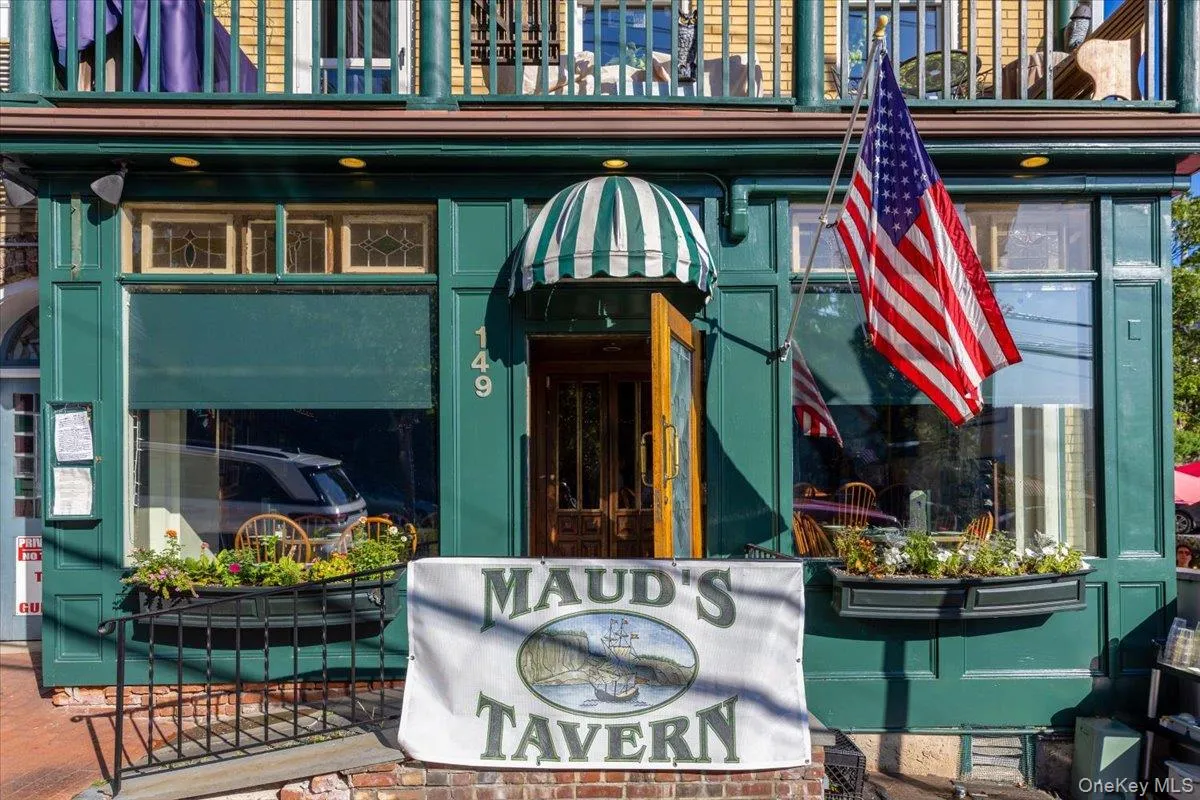 Enjoy the charm, dining, and community of Hastings-on-Hudson just moments away. Enjoy the charm, dining, and community of Hastings-on-Hudson just moments away.