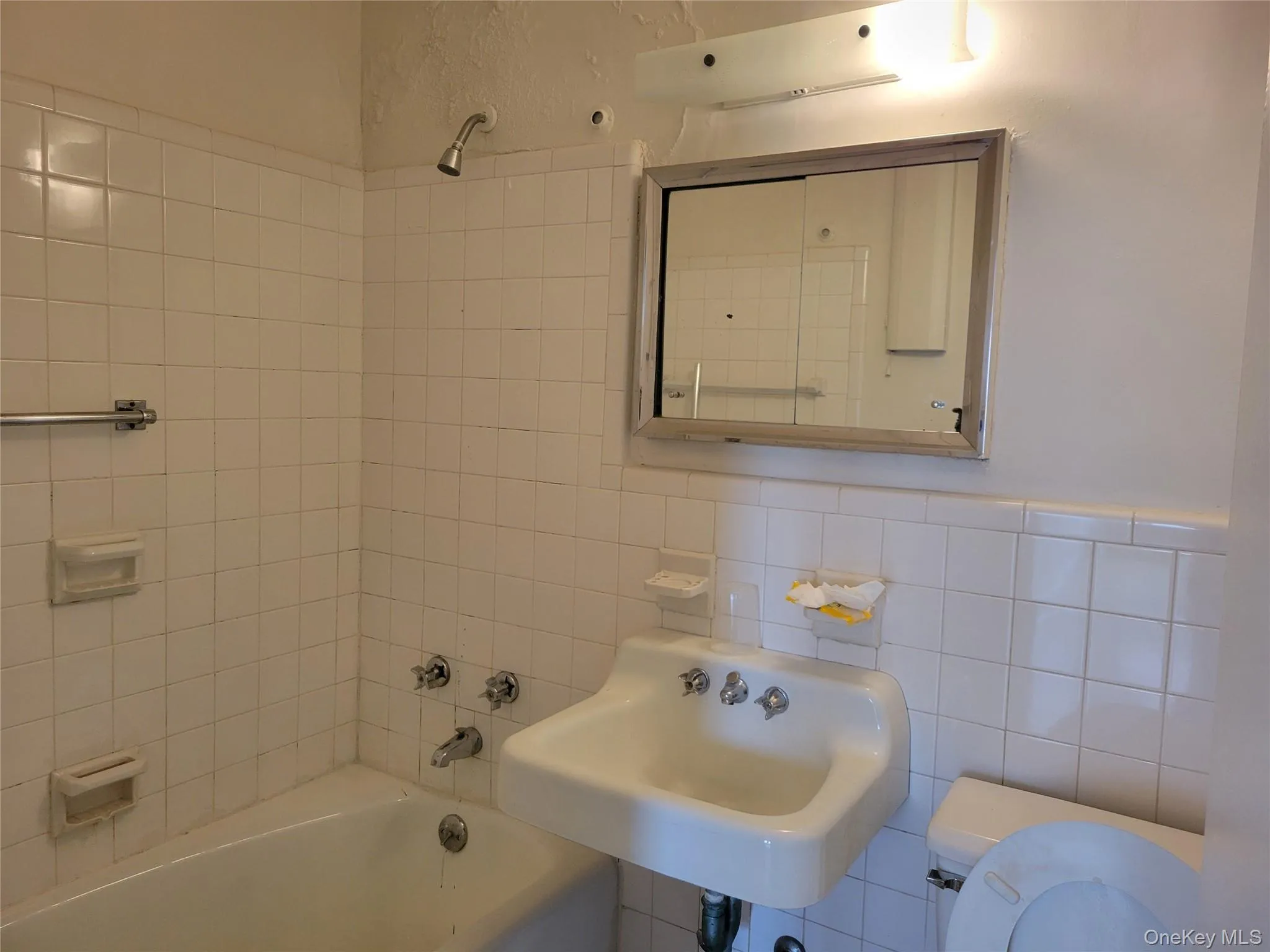 Full bath with washtub / shower combination and tile walls Full bath with washtub / shower combination and tile walls