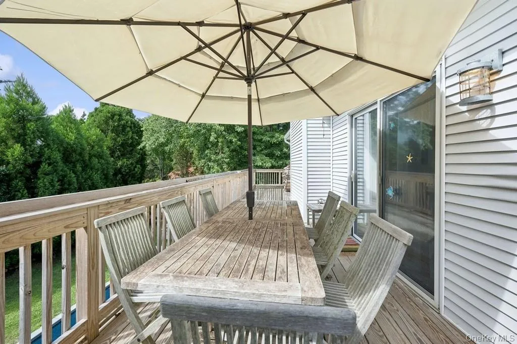 Deck with outdoor dining space Deck with outdoor dining space