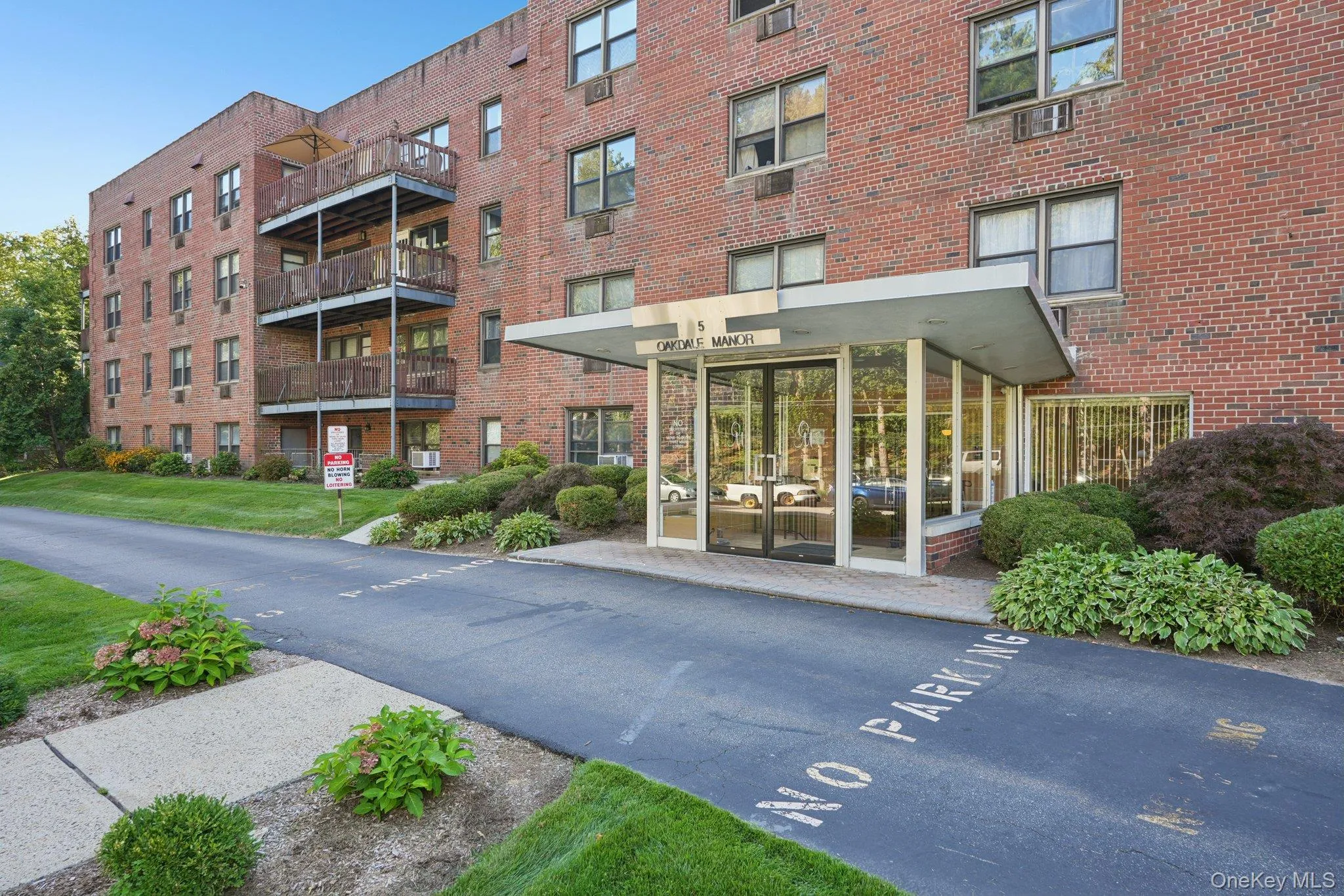 View of apartment building / complex View of apartment building / complex