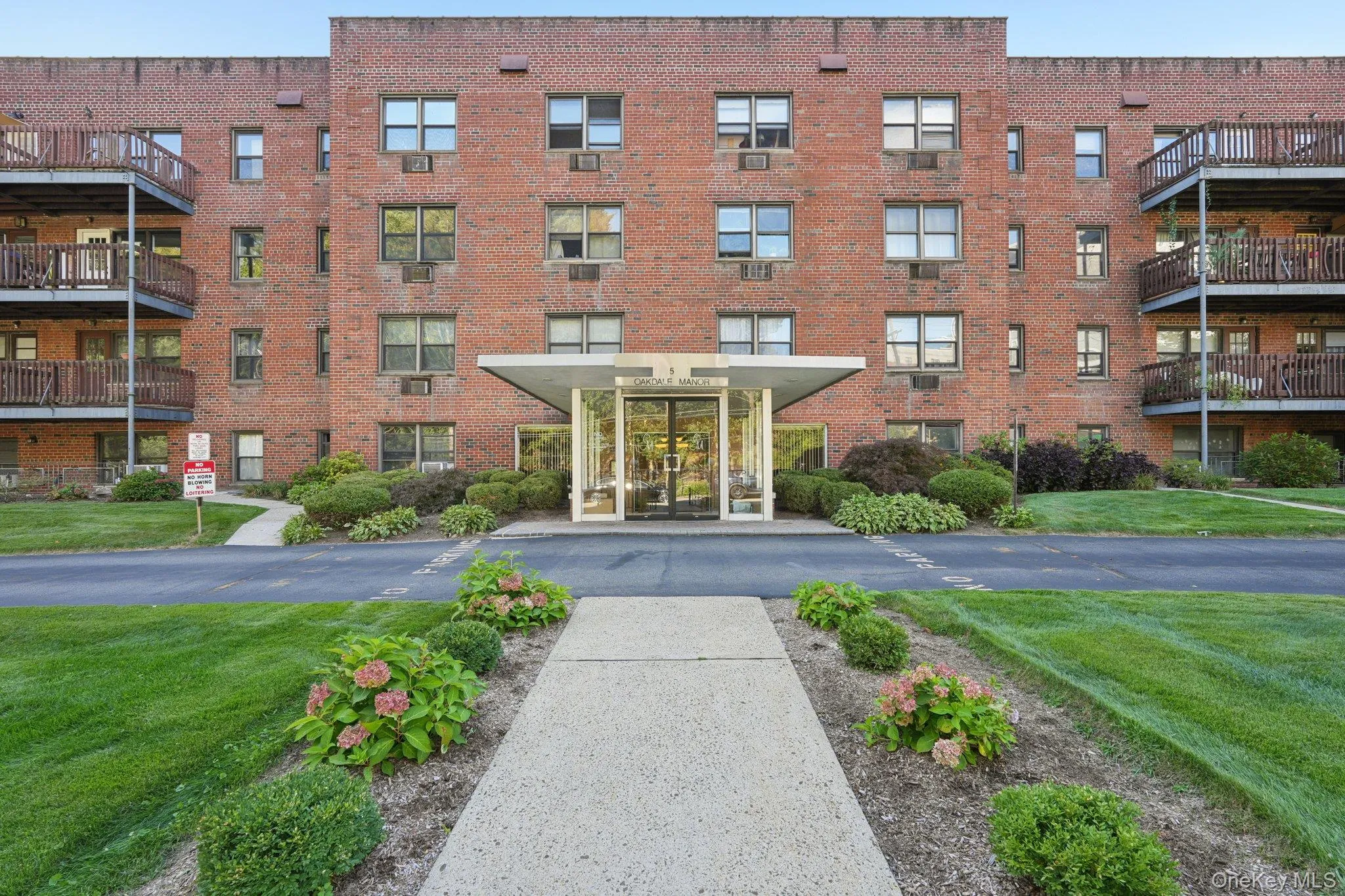 View of apartment building / complex View of apartment building / complex