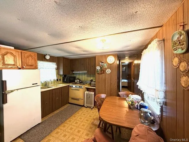 In Mobile Home In Mobile Home