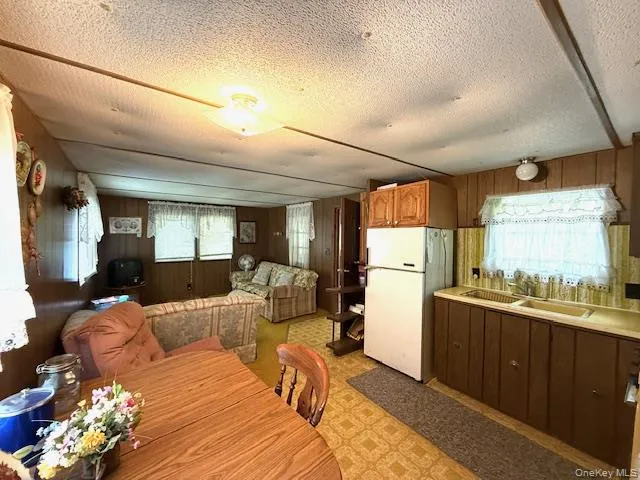 In Mobile Home In Mobile Home