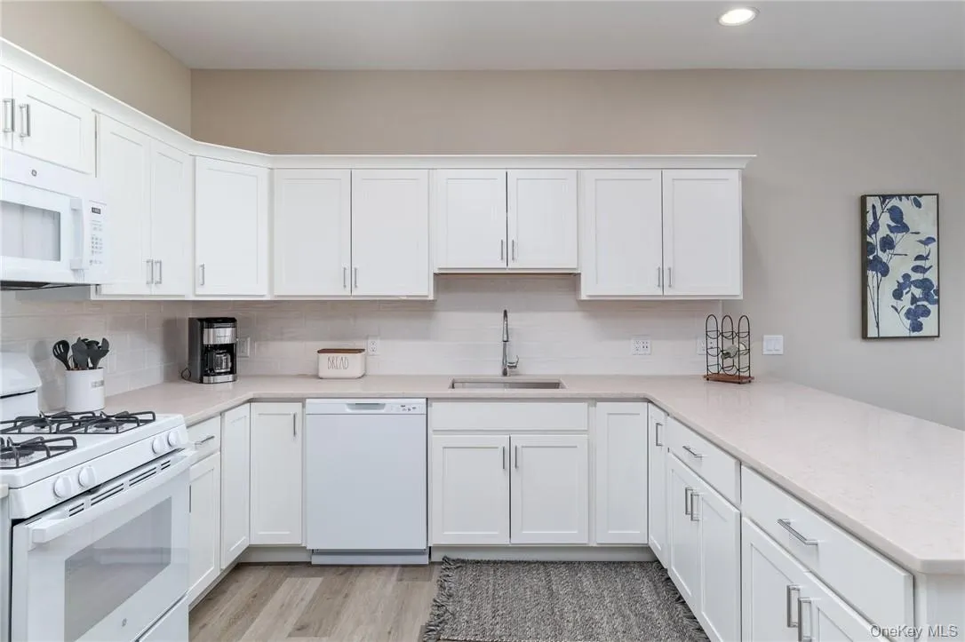 SHAKER CABINETTRY SHAKER CABINETTRY