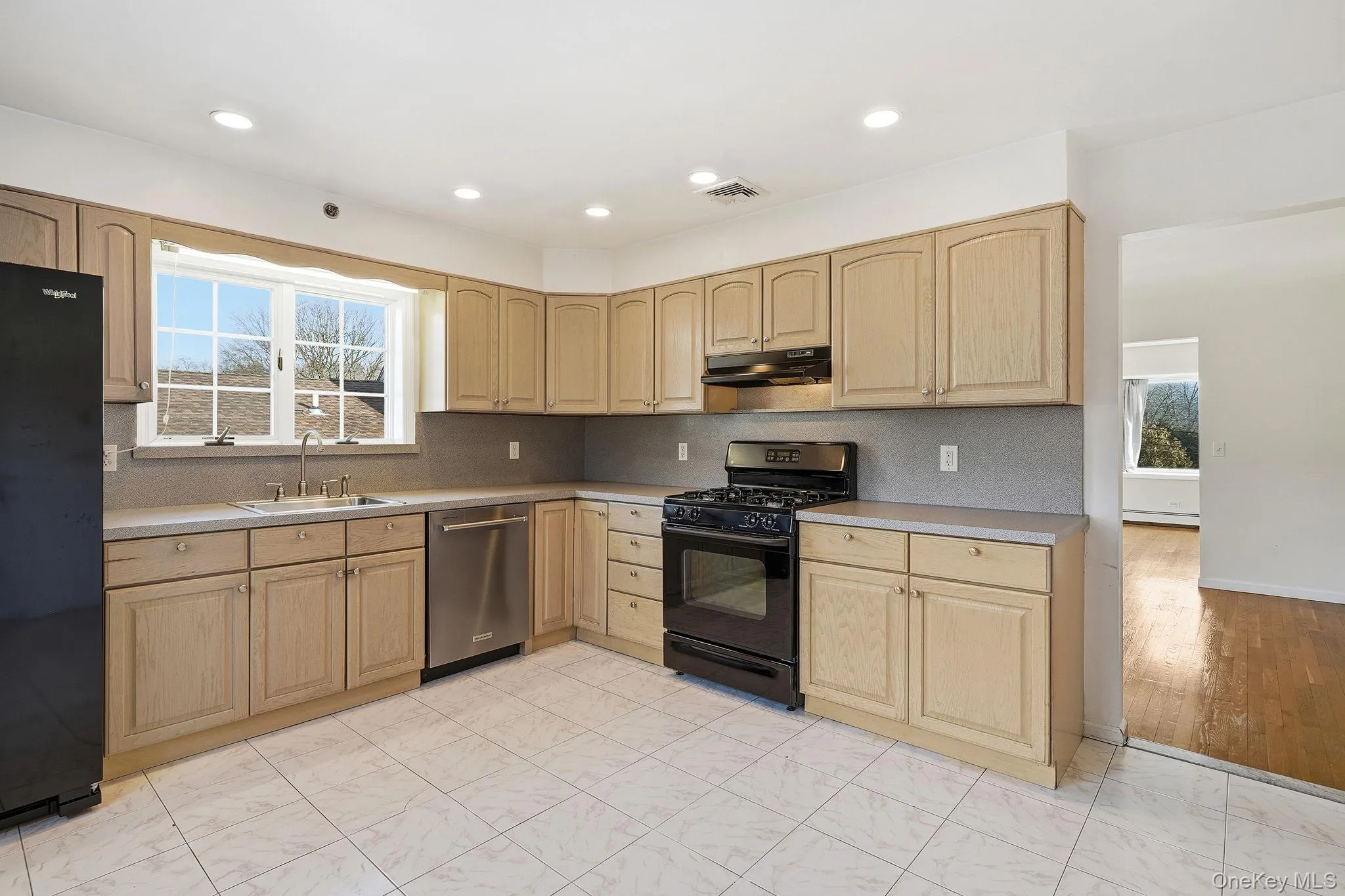 Eat-in-Kitchen with ample cabinet storage. Eat-in-Kitchen with ample cabinet storage.