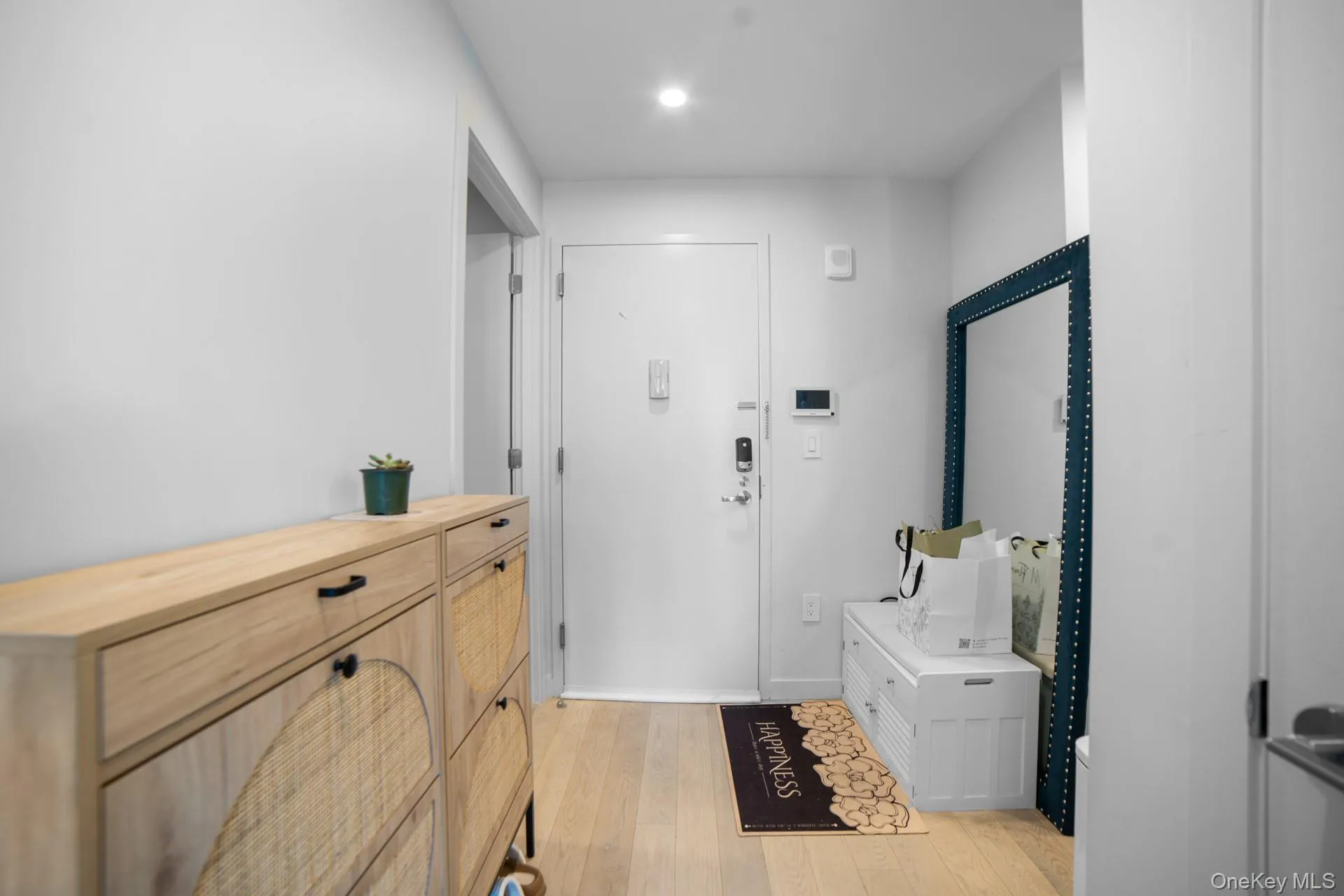131-02A 40th Road, New York, NY, 2 Bedrooms Bedrooms, 5 Rooms Rooms,2 BathroomsBathrooms,Residential,For Rent,40th,0,904596 131-02A 40th Road, New York, NY, 2 Bedrooms Bedrooms, 5 Rooms Rooms,2 BathroomsBathrooms,Residential,For Rent,40th,0,904596