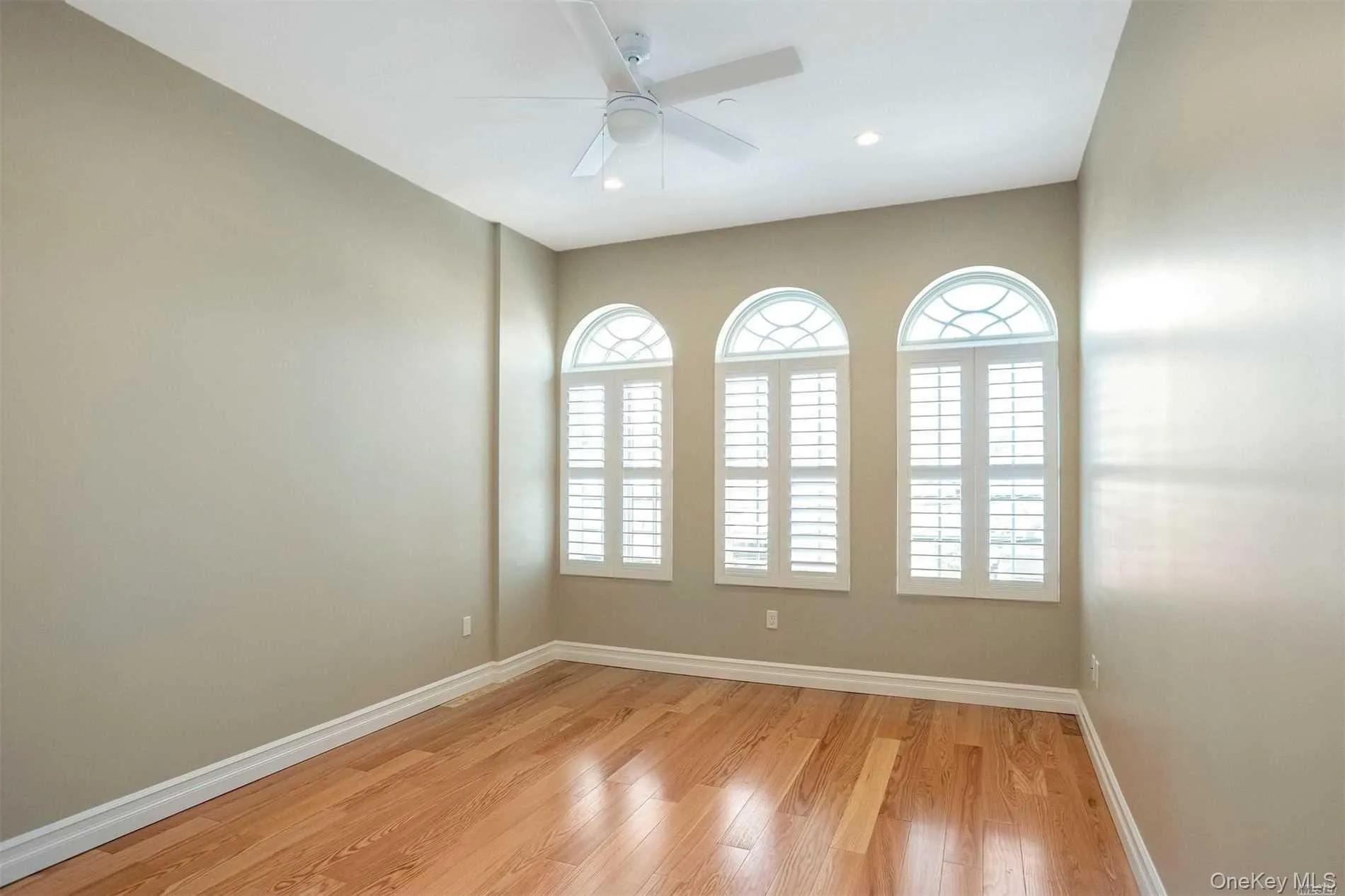 10 Wall Street, Huntington, NY, 1 Bedroom Bedrooms, 3 Rooms Rooms,1 BathroomBathrooms,Residential Lease,Idx,Wall,904708 10 Wall Street, Huntington, NY, 1 Bedroom Bedrooms, 3 Rooms Rooms,1 BathroomBathrooms,Residential Lease,Idx,Wall,904708