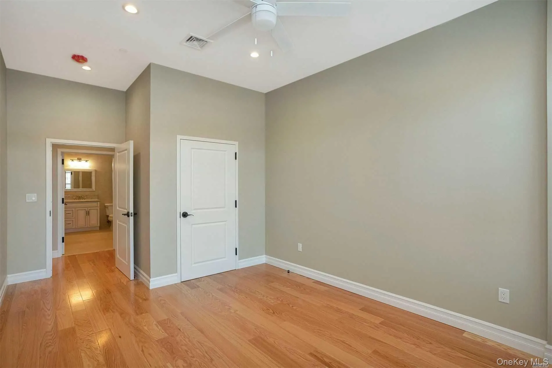 10 Wall Street, Huntington, NY, 1 Bedroom Bedrooms, 3 Rooms Rooms,1 BathroomBathrooms,Residential Lease,Idx,Wall,904708 10 Wall Street, Huntington, NY, 1 Bedroom Bedrooms, 3 Rooms Rooms,1 BathroomBathrooms,Residential Lease,Idx,Wall,904708