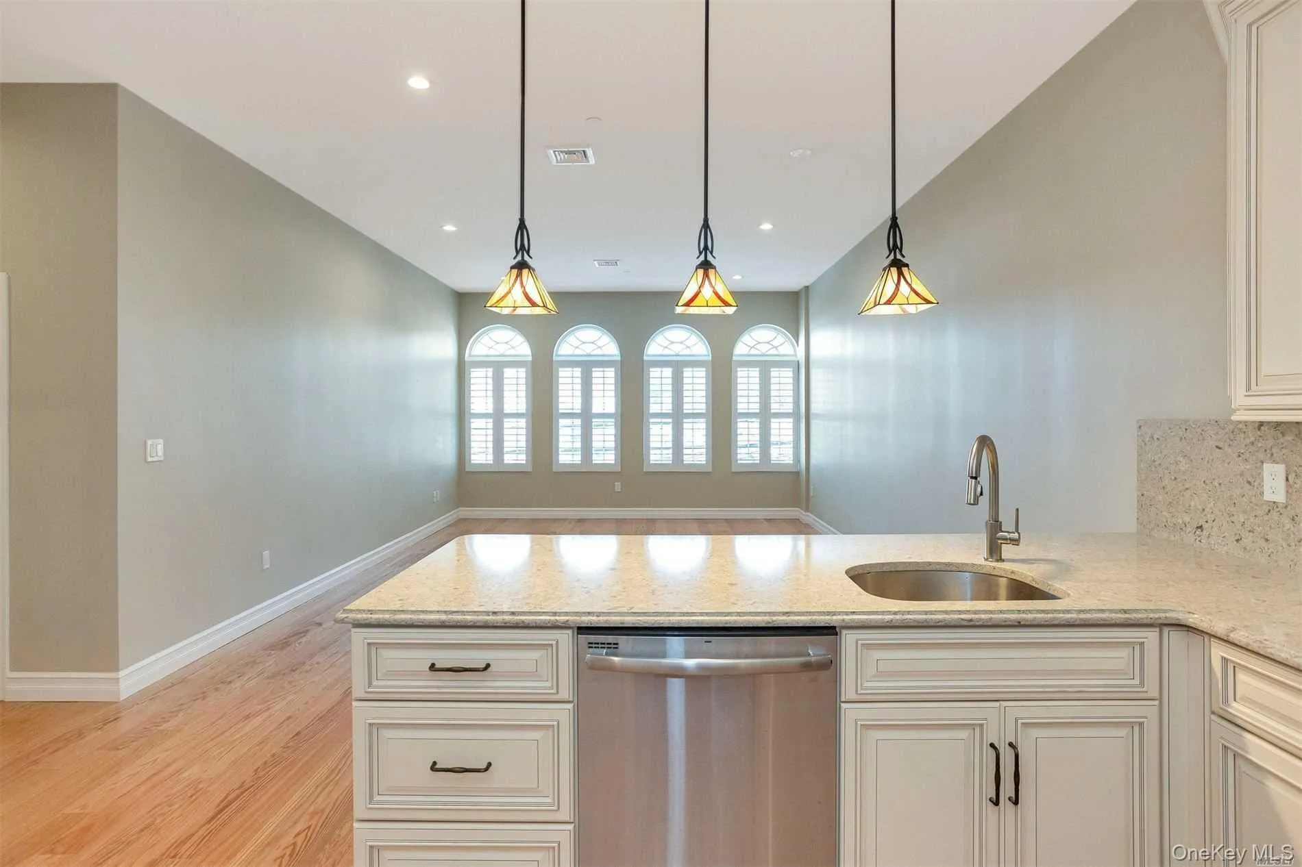 10 Wall Street, Huntington, NY, 1 Bedroom Bedrooms, 3 Rooms Rooms,1 BathroomBathrooms,Residential Lease,Idx,Wall,904708 10 Wall Street, Huntington, NY, 1 Bedroom Bedrooms, 3 Rooms Rooms,1 BathroomBathrooms,Residential Lease,Idx,Wall,904708