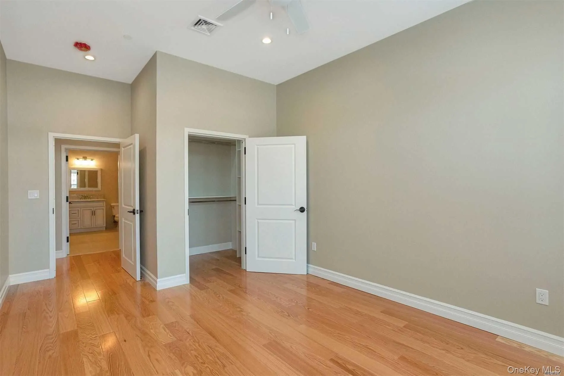 10 Wall Street, Huntington, NY, 1 Bedroom Bedrooms, 3 Rooms Rooms,1 BathroomBathrooms,Residential Lease,Idx,Wall,904708 10 Wall Street, Huntington, NY, 1 Bedroom Bedrooms, 3 Rooms Rooms,1 BathroomBathrooms,Residential Lease,Idx,Wall,904708