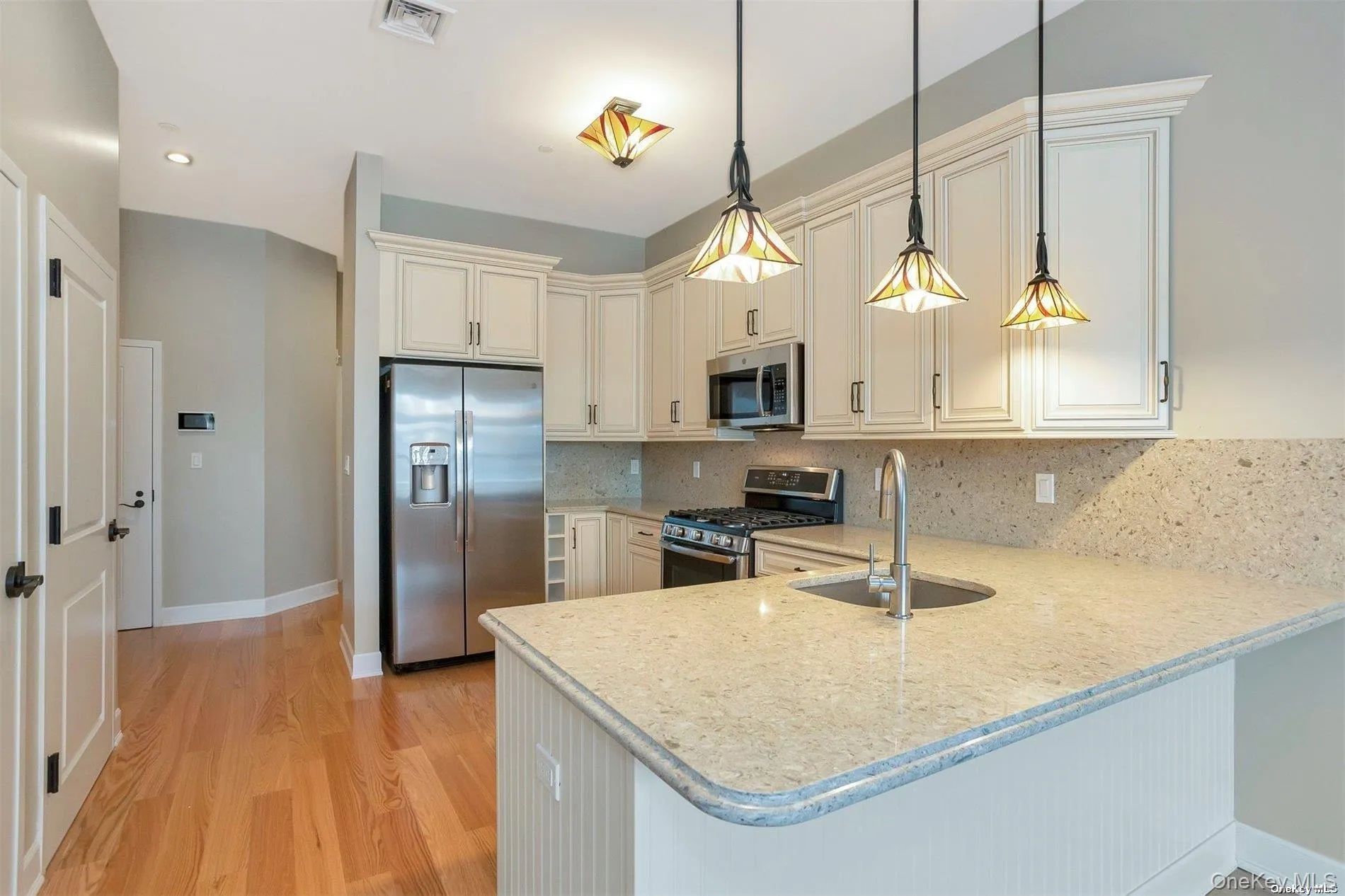 10 Wall Street, Huntington, NY, 1 Bedroom Bedrooms, 3 Rooms Rooms,1 BathroomBathrooms,Residential Lease,Idx,Wall,904716 10 Wall Street, Huntington, NY, 1 Bedroom Bedrooms, 3 Rooms Rooms,1 BathroomBathrooms,Residential Lease,Idx,Wall,904716