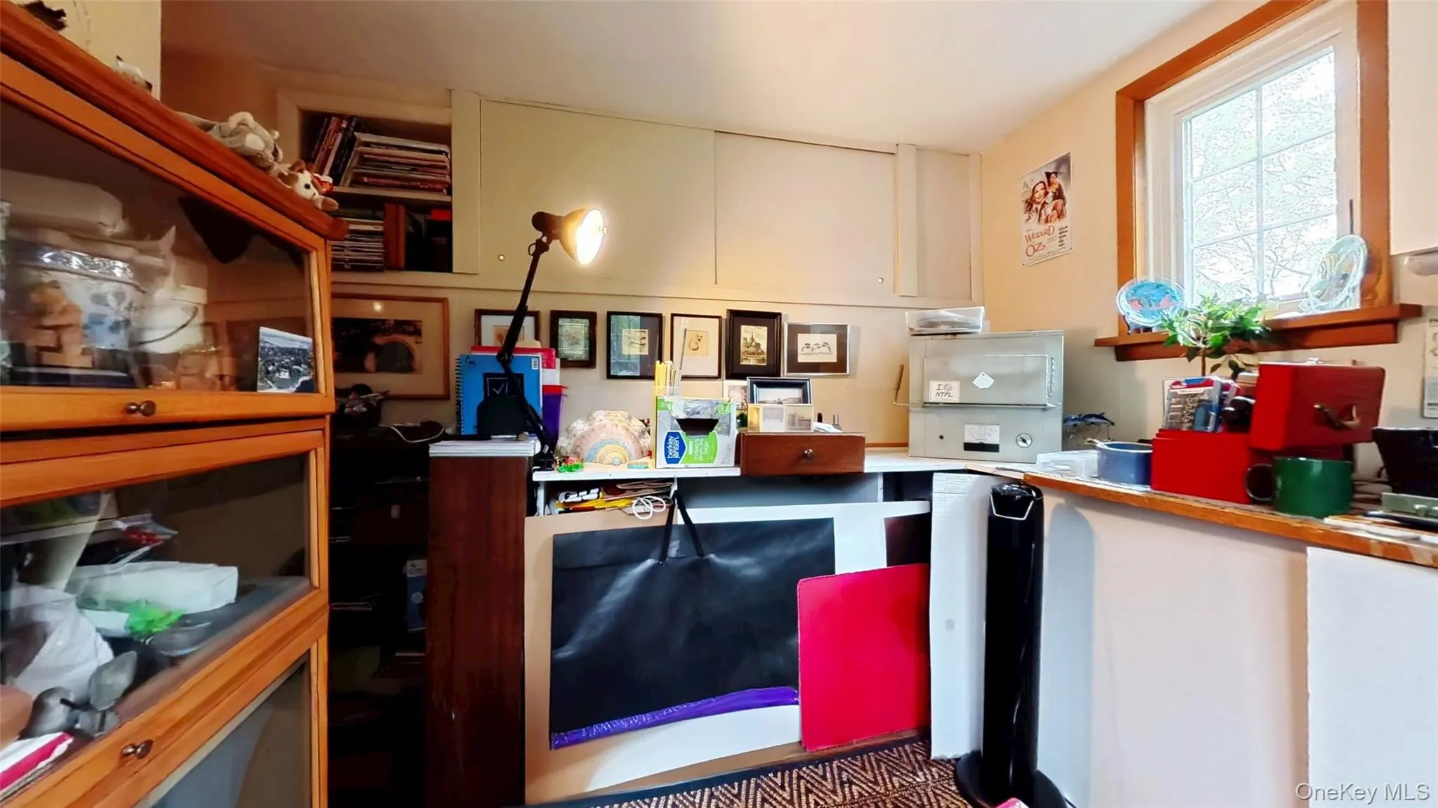 Studio / workshop with storage and counterspace Studio / workshop with storage and counterspace