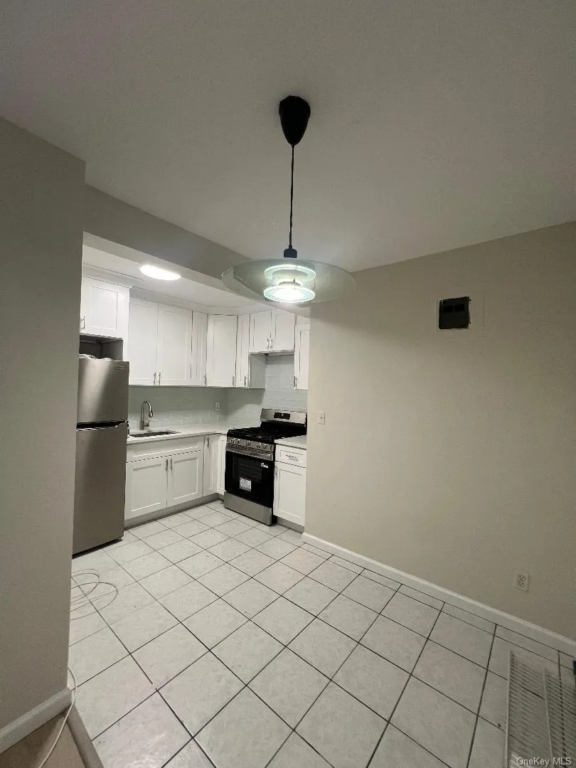89-15 Parsons Boulevard, New York, NY, 3 Rooms Rooms,1 BathroomBathrooms,Residential Sale,For Rent,Parsons,0,904877 89-15 Parsons Boulevard, New York, NY, 3 Rooms Rooms,1 BathroomBathrooms,Residential Sale,For Rent,Parsons,0,904877