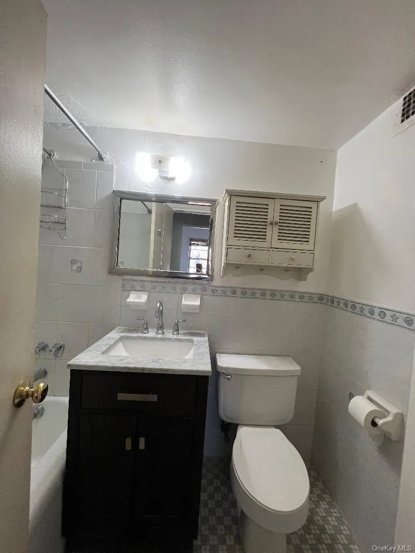 89-15 Parsons Boulevard, New York, NY, 3 Rooms Rooms,1 BathroomBathrooms,Residential Sale,For Rent,Parsons,0,904877 89-15 Parsons Boulevard, New York, NY, 3 Rooms Rooms,1 BathroomBathrooms,Residential Sale,For Rent,Parsons,0,904877
