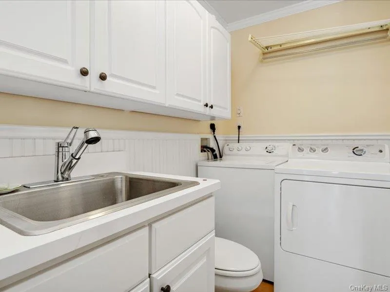 molding, and a wainscoted wall molding, and a wainscoted wall