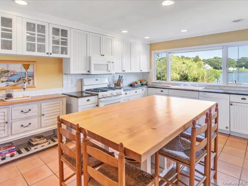 44 Griffing Avenue, Southampton, NY, 4 Bedrooms Bedrooms, 8 Rooms Rooms,3 BathroomsBathrooms,Residential Lease,Idx,Griffing,905088 44 Griffing Avenue, Southampton, NY, 4 Bedrooms Bedrooms, 8 Rooms Rooms,3 BathroomsBathrooms,Residential Lease,Idx,Griffing,905088