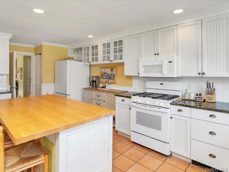 44 Griffing Avenue, Southampton, NY, 4 Bedrooms Bedrooms, 8 Rooms Rooms,3 BathroomsBathrooms,Residential Lease,Idx,Griffing,905088 44 Griffing Avenue, Southampton, NY, 4 Bedrooms Bedrooms, 8 Rooms Rooms,3 BathroomsBathrooms,Residential Lease,Idx,Griffing,905088