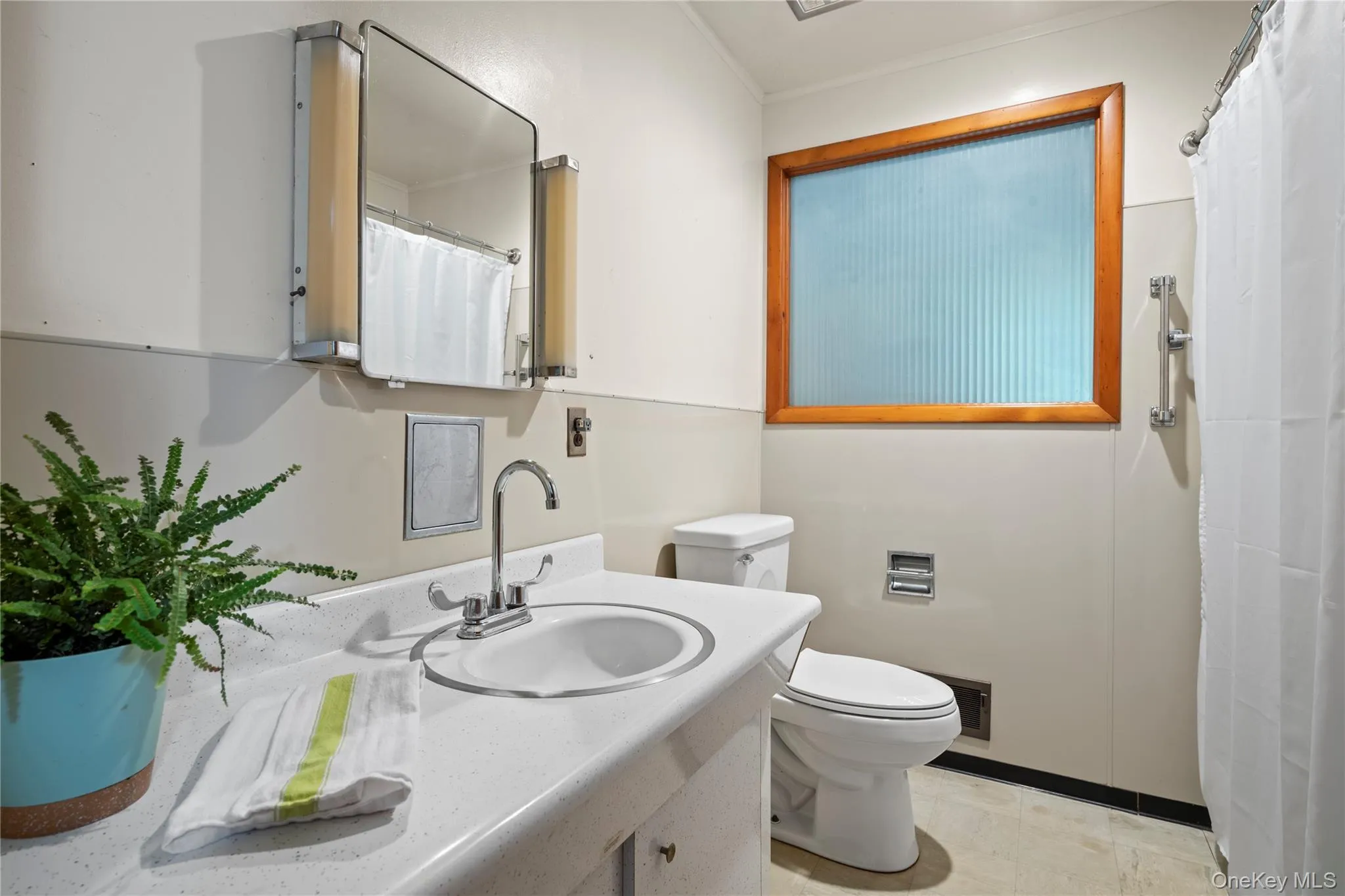 Hall full bath with tub/shower Hall full bath with tub/shower