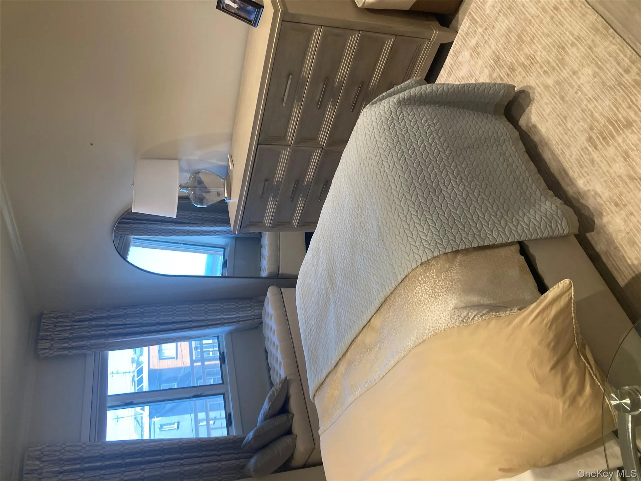 Bedroom with crown molding Bedroom with crown molding