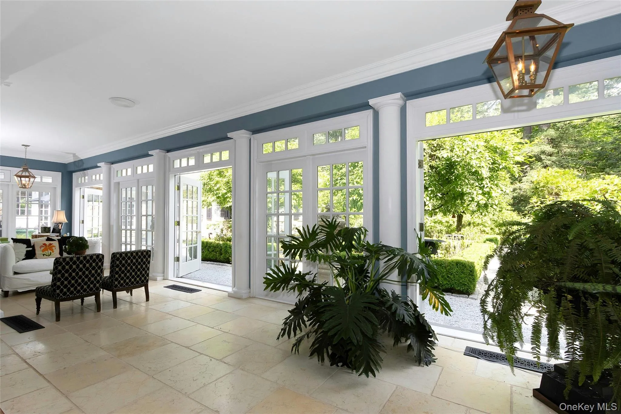 Sun-filled Orangerie with Par-Terre garden Sun-filled Orangerie with Par-Terre garden