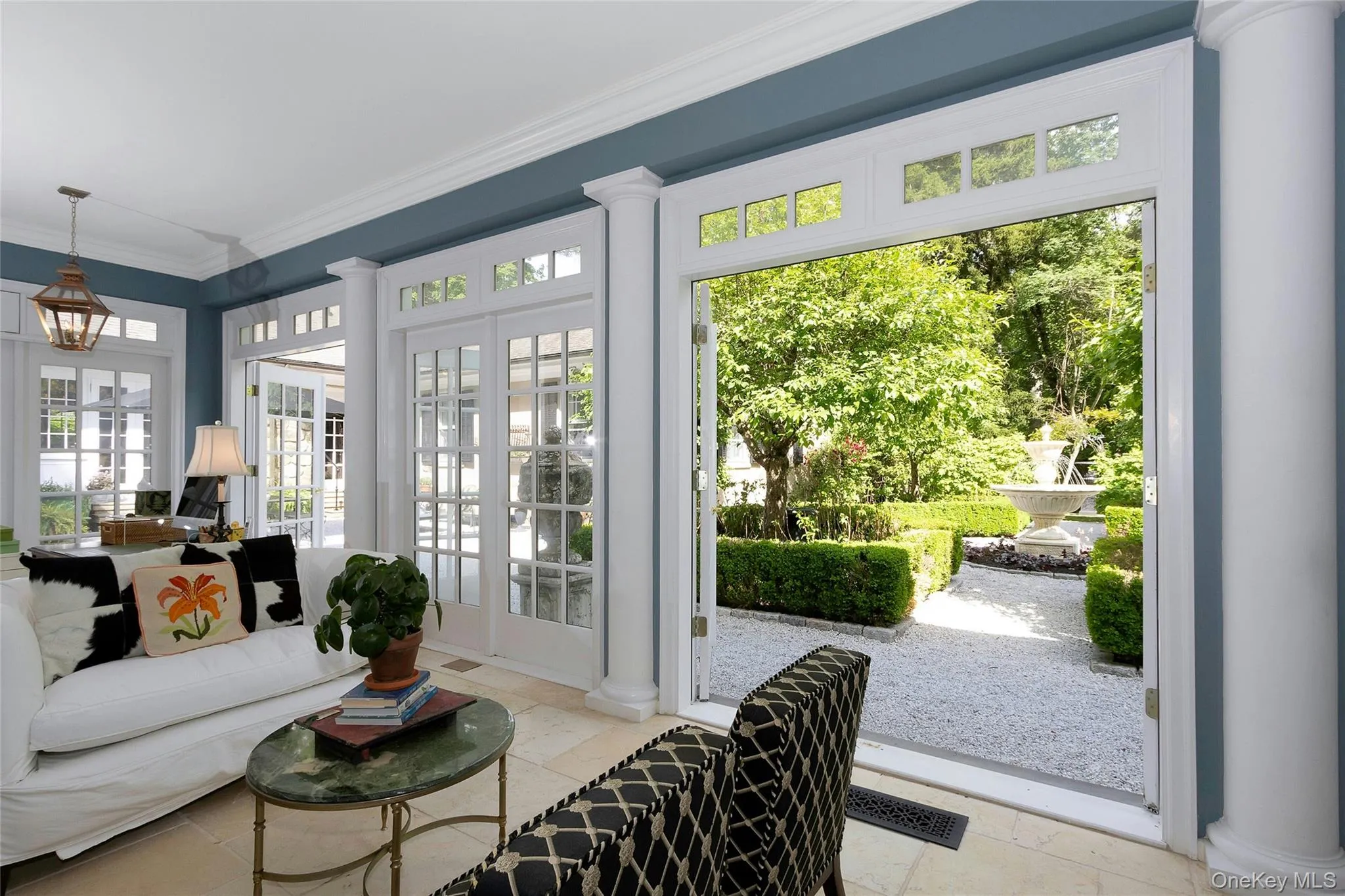 Sun-filled Orangerie with Par-Terre garden Sun-filled Orangerie with Par-Terre garden