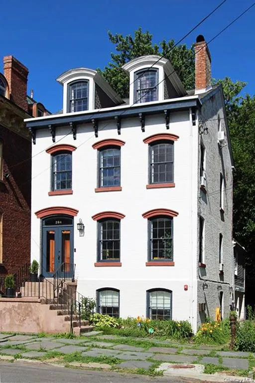 Italianate house with a chimney Italianate house with a chimney