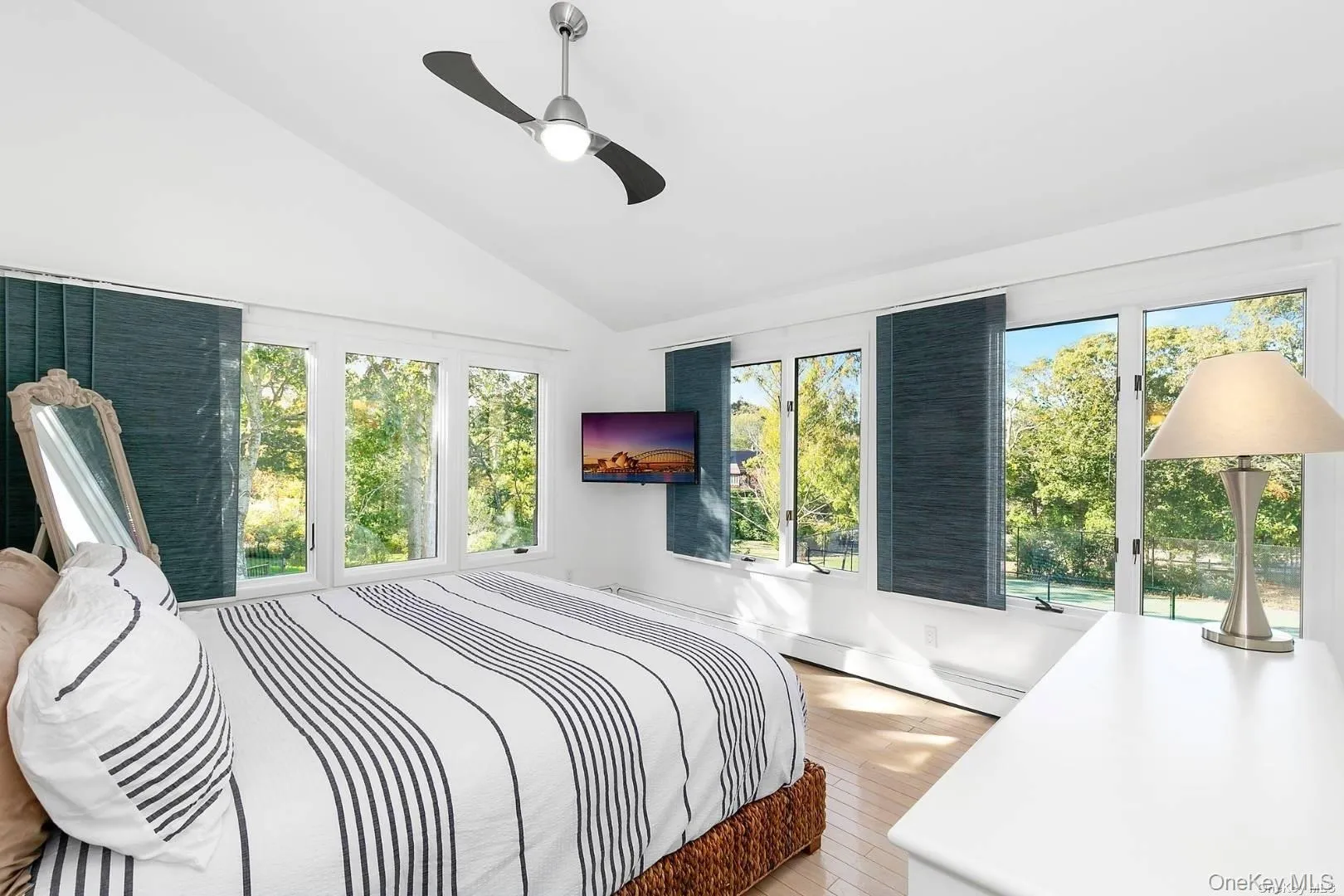 Upstairs King Bedroom Upstairs King Bedroom