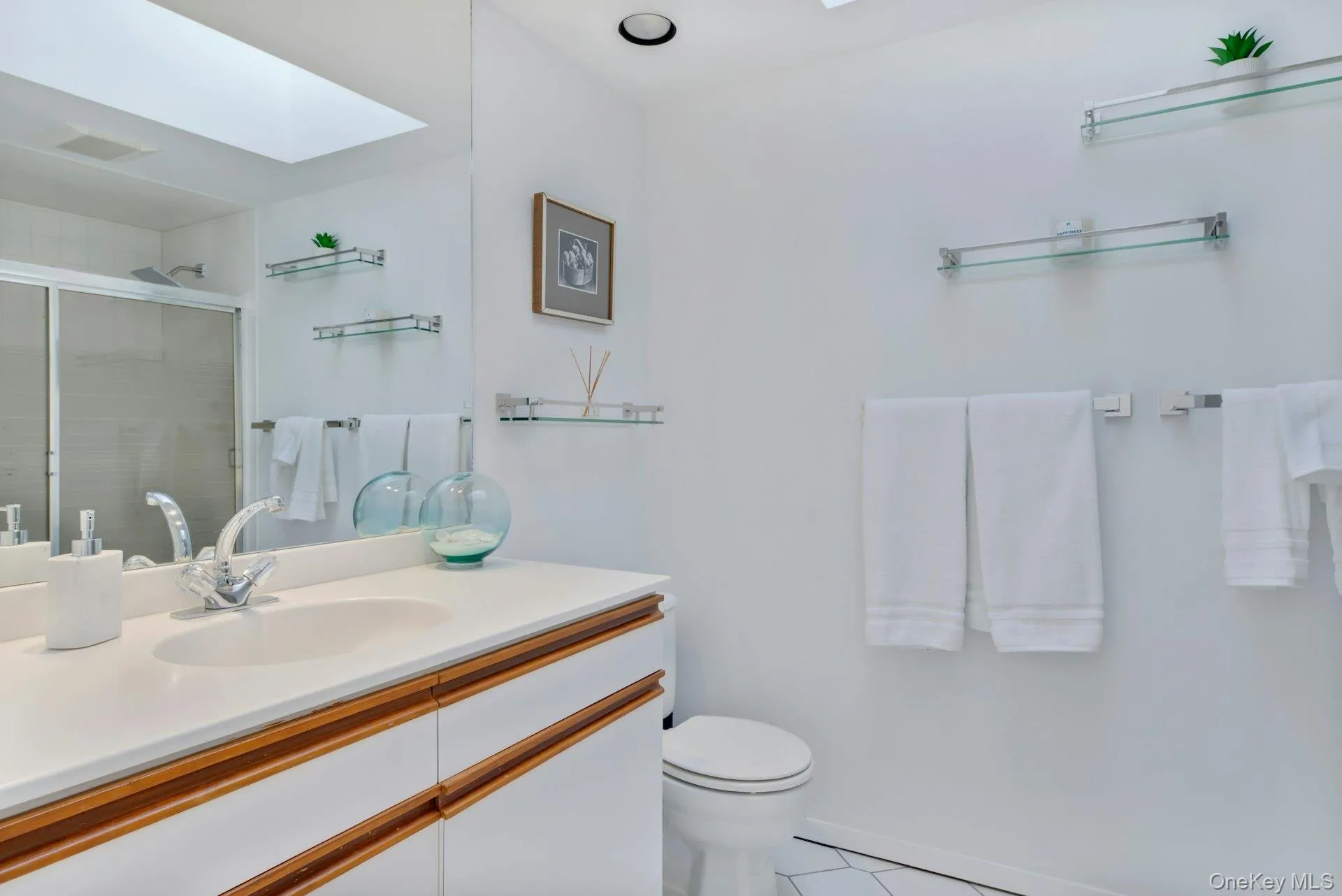 2nd floor full bath with full bathtub and shower 2nd floor full bath with full bathtub and shower