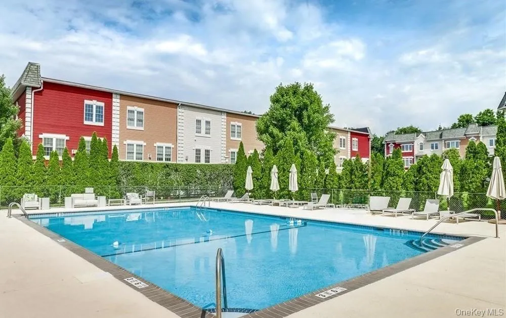 Beautiful Community Pool! Beautiful Community Pool!