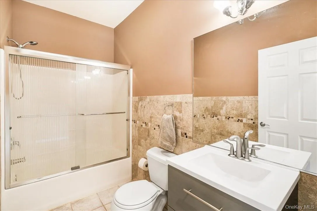 Hallway shared Bathroom Hallway shared Bathroom